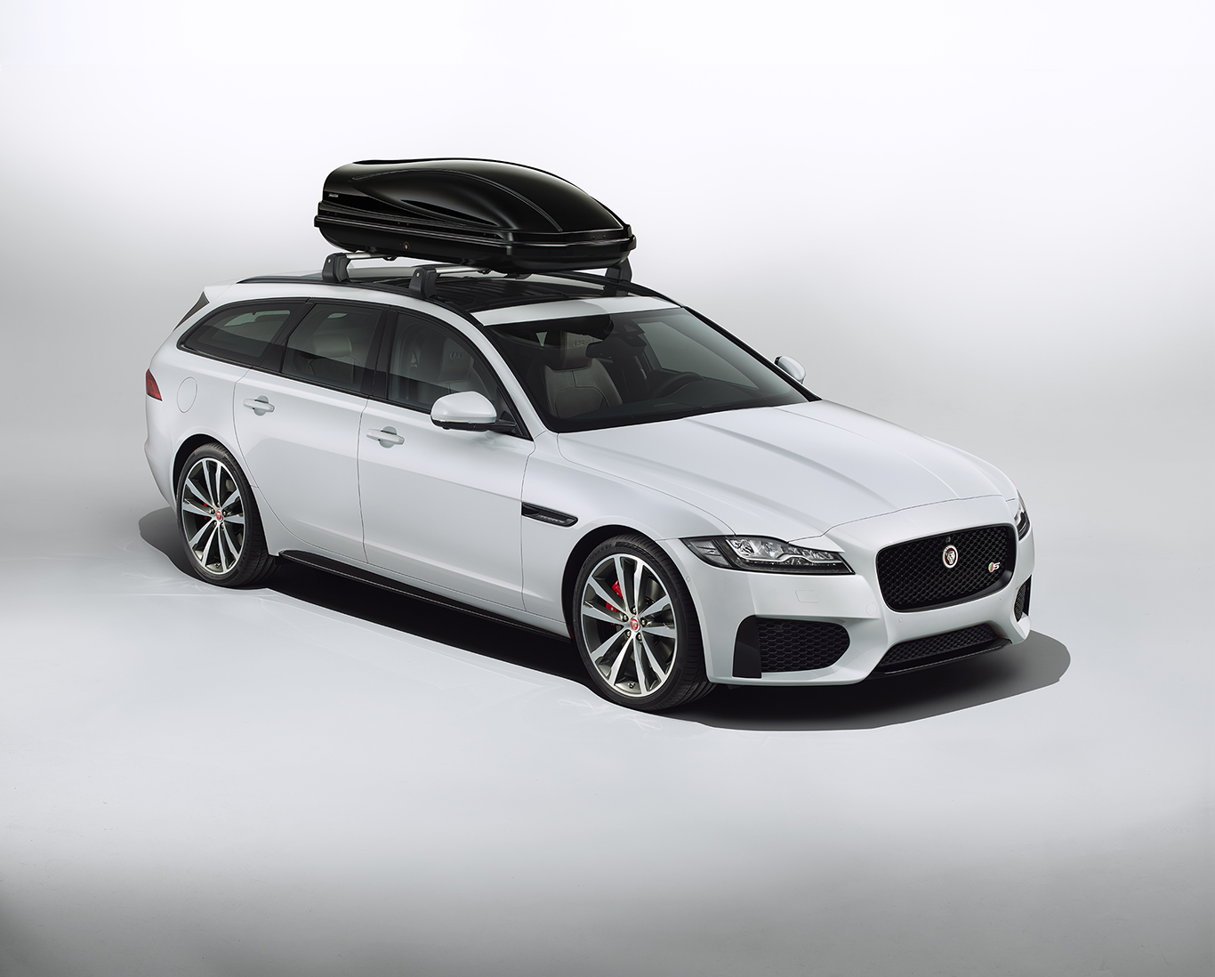 ���������� ���� �� ��� | Jaguar F-Pace 2016 -