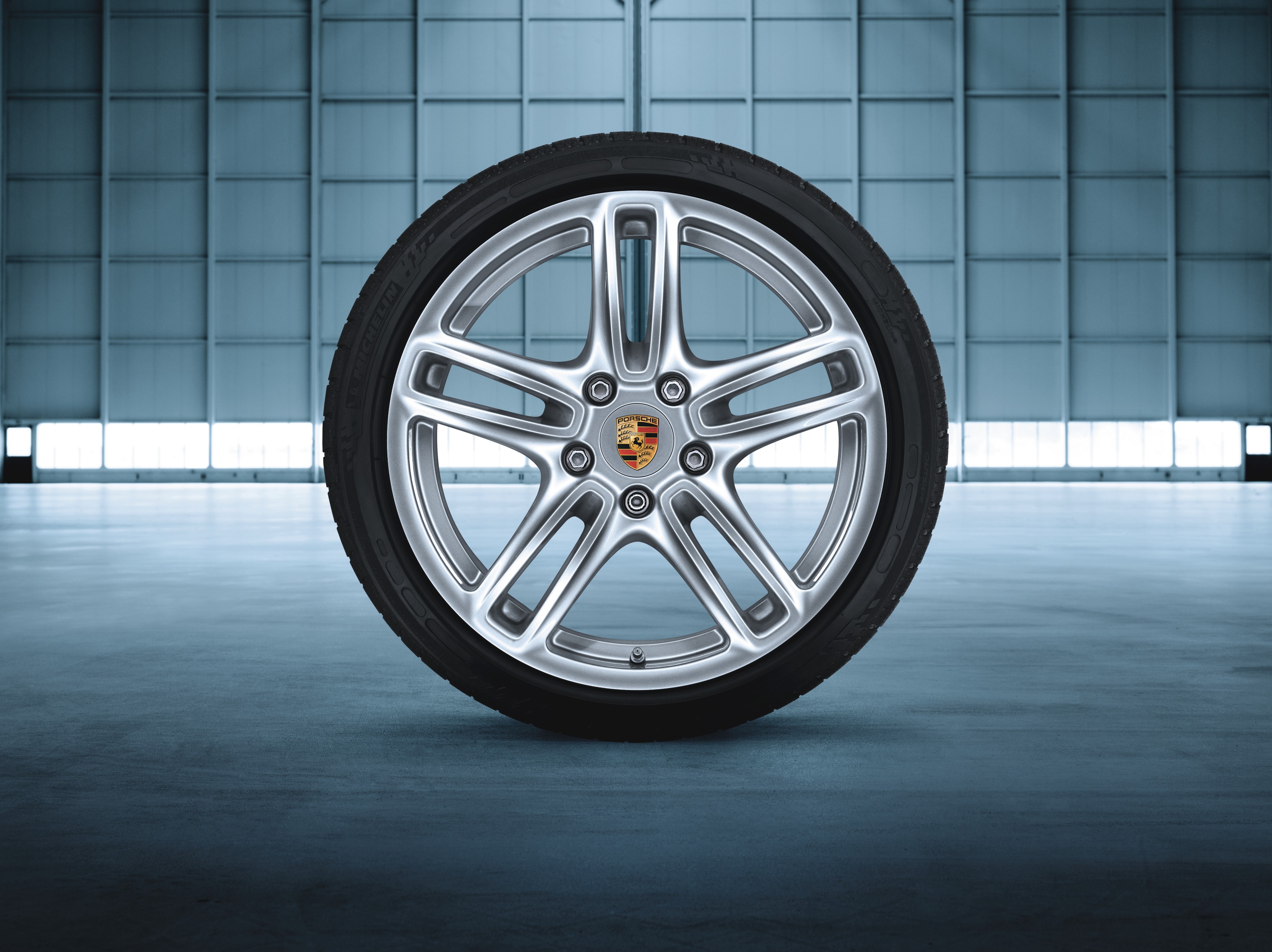 �-� ����� R19 Panamera Turbo � ������������ ����������� ����� | Porsche Panamera