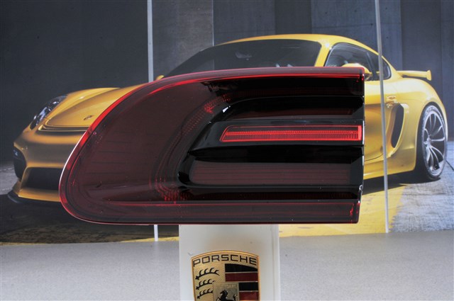 ˳���� ������ RH (������), ��������� Black | Porsche Macan