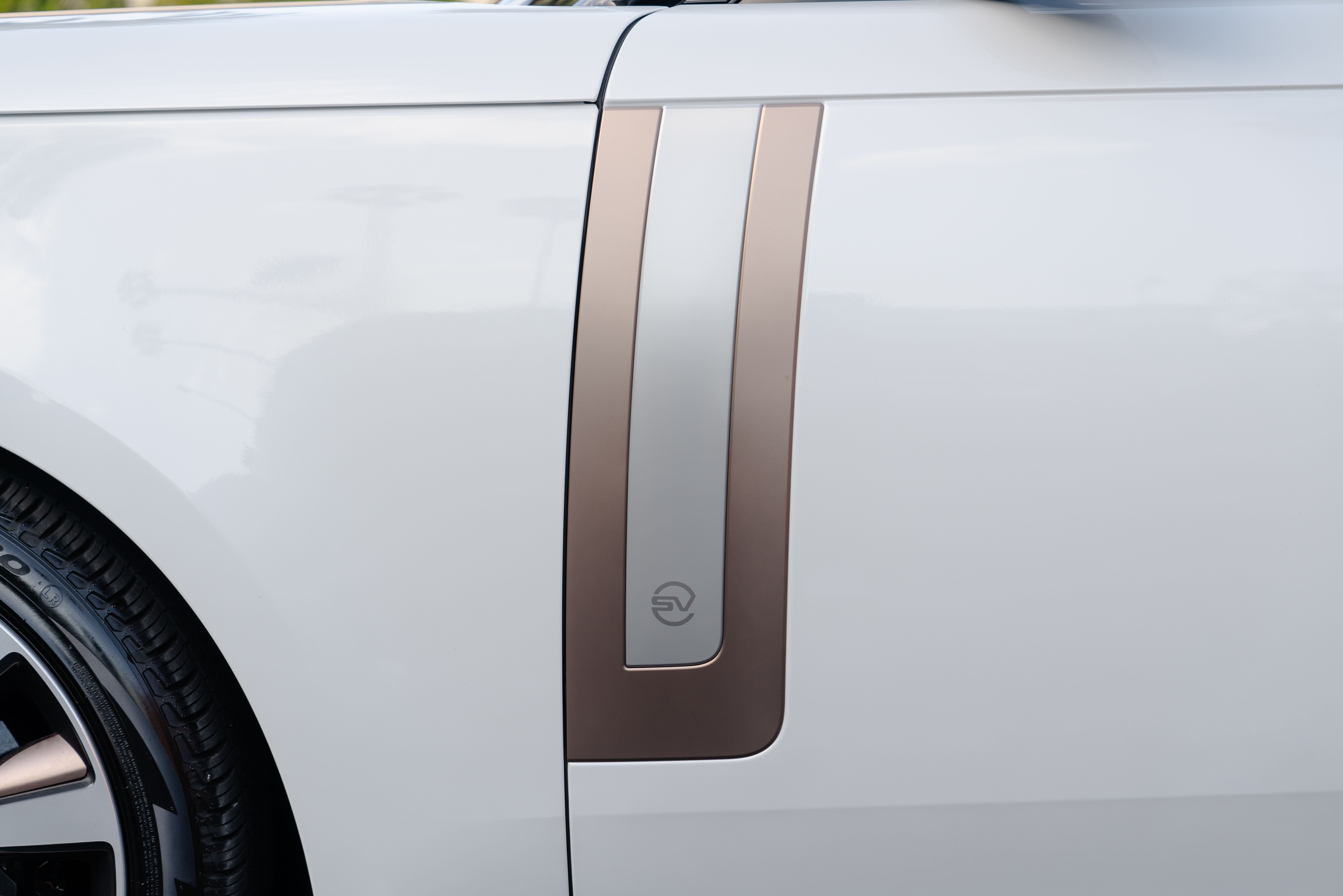 ��������� ������� ���� <p>Corinthian Bronze | Range Rover 2022 -