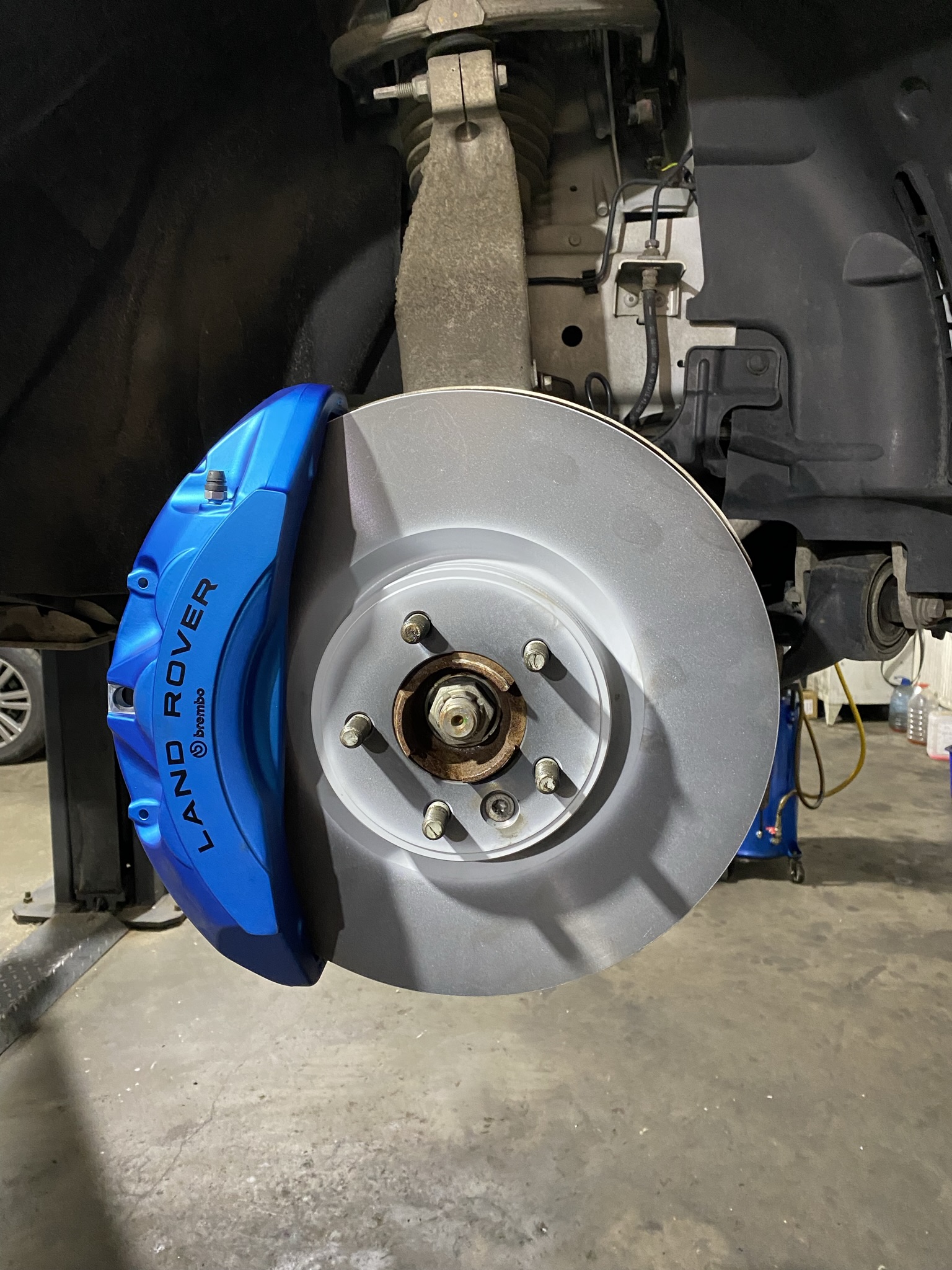 ��������� ��������� ������� �� Land Rover Defender 5.0 SC � �������� ������ Blue Electric 