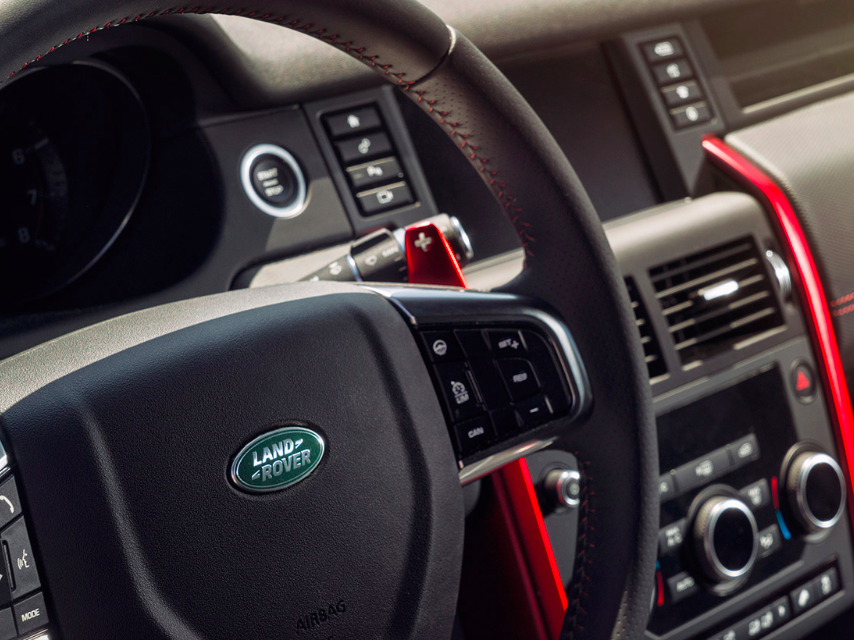������� ������ Ebony Pimento Red | Land Rover Discovery Sport