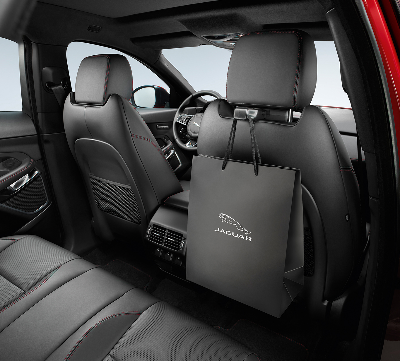 ��� �� ��������� Click and Hook| Jaguar F-Pace 2016 -
