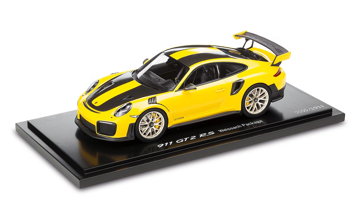 ������ 911 GT2 RS, ����� Weissach | Limited Edition racing yellow black 1:18