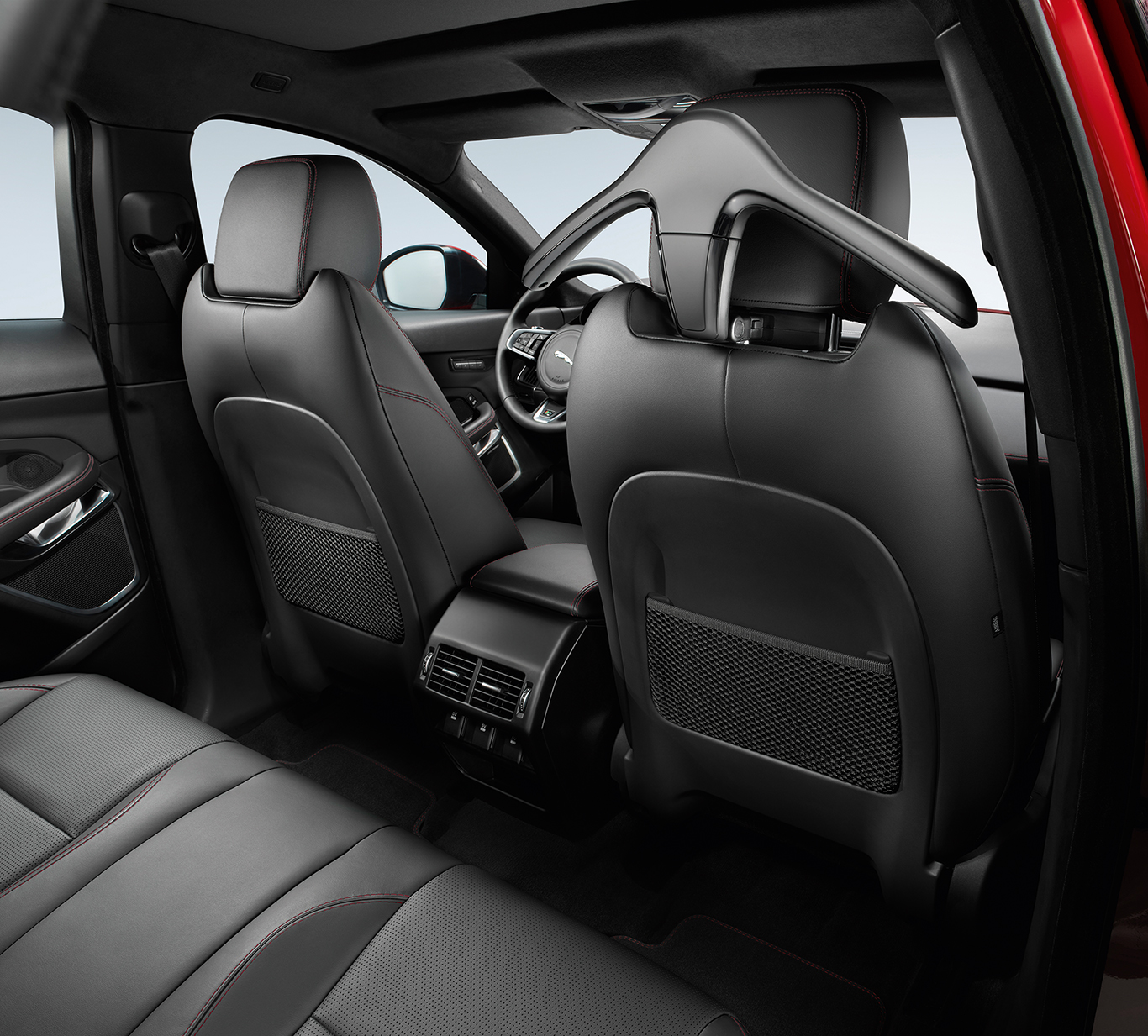 ������������� Click and Hang| Jaguar F-Pace 2016 -
