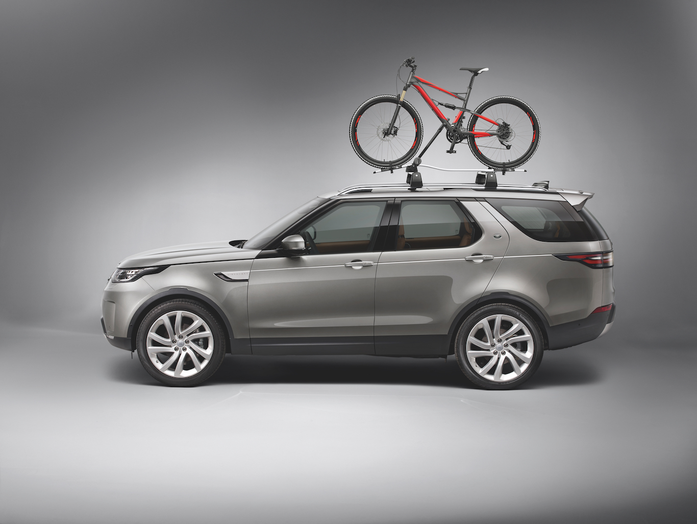 �������� �� ��� ��� ����������� ���������� | Land Rover Discovery V 2017 -