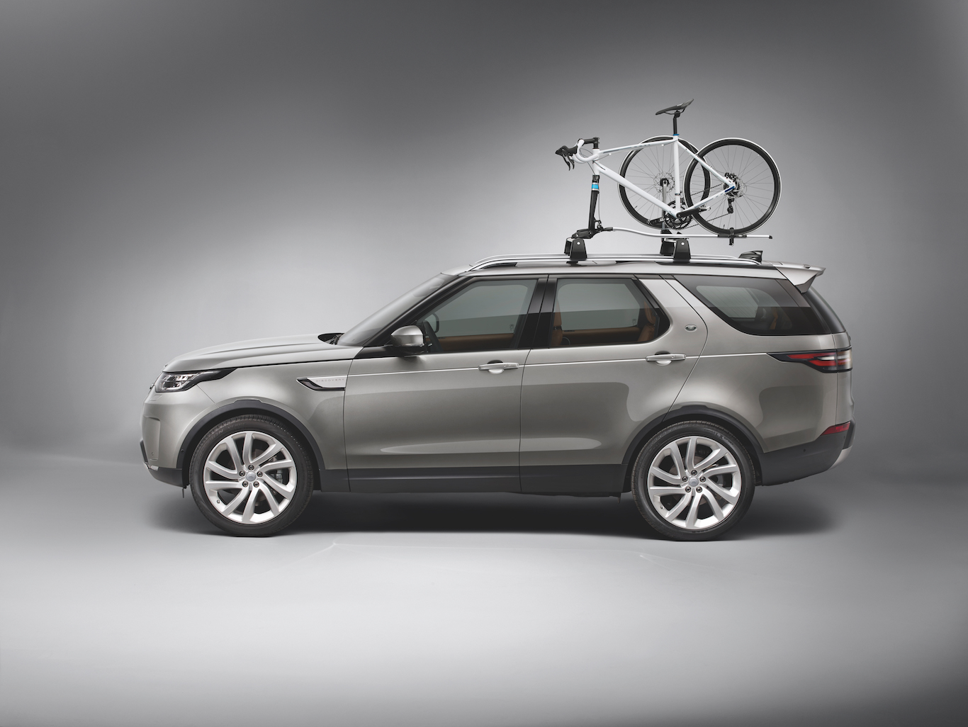 �������� ��� ����������� ���������� �� ����� �� ������| Land Rover Discovery V 2017 -